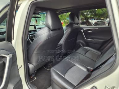 Toyota RAV4 Limited AWD White thumbnail 4