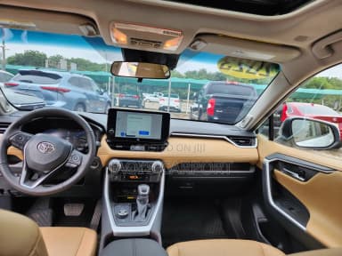 Toyota RAV4 Limited AWD White thumbnail 3