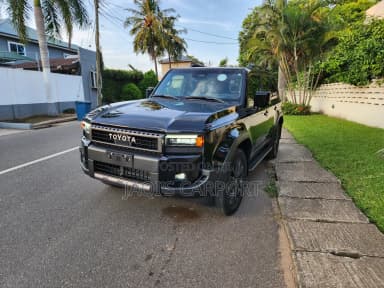 Toyota Land Cruiser Black thumbnail 1