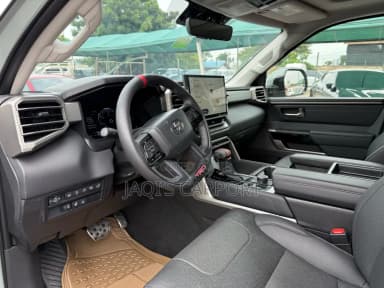 Toyota Tundra Limited CrewMax 5.5' Bed Green thumbnail 4