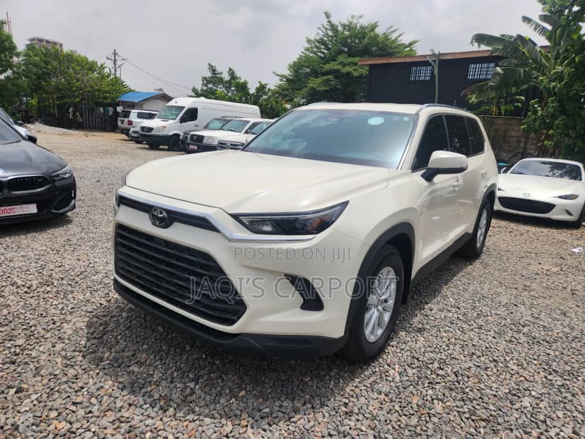 Toyota Highlander XLE AWD White - Image 1