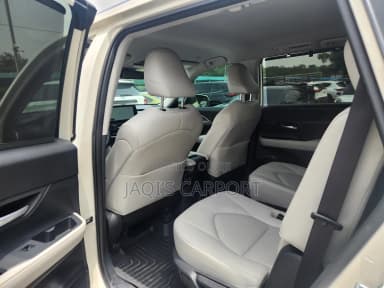 Toyota Highlander XLE AWD White thumbnail 4