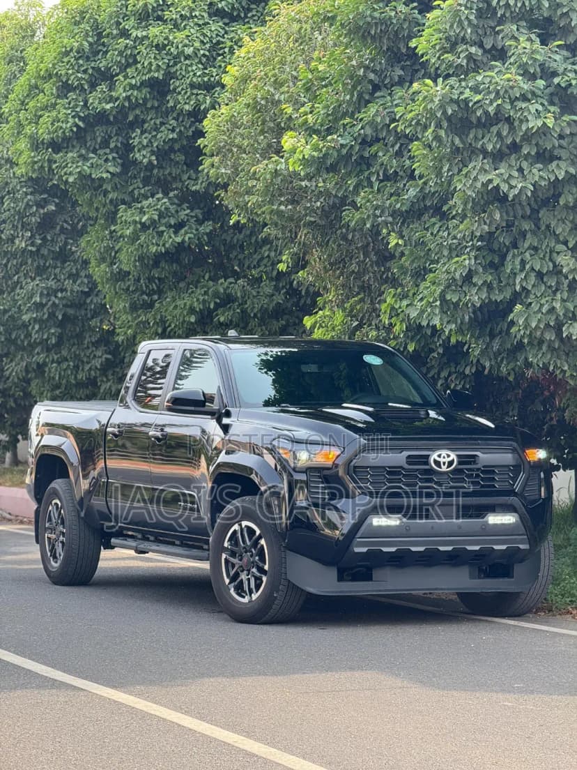 Toyota Tacoma SR5 Double Cab 5' Bed AT Black - Image 1