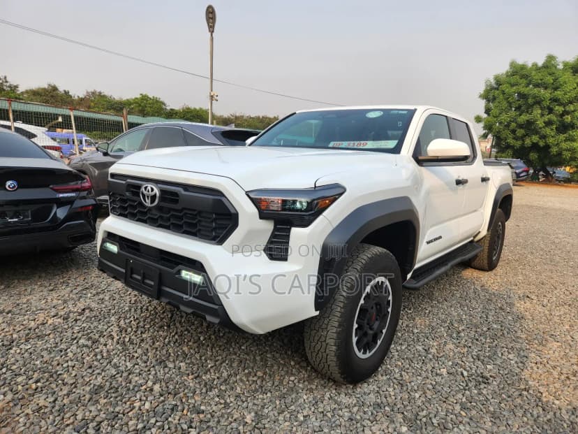 Toyota Tacoma SR5 Double Cab 5' Bed AT White - Image 1