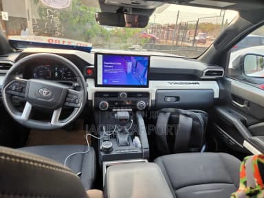 Toyota Tacoma SR5 Double Cab 5' Bed AT White thumbnail 3